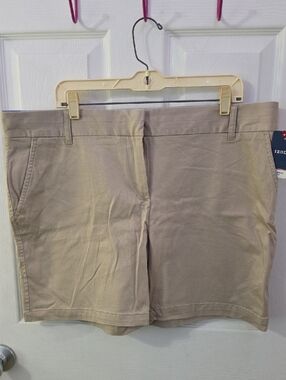 Izod Bar Harbor Shorts in Light Khaki Women's Size 18